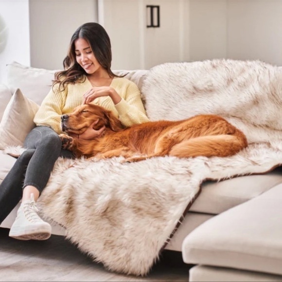 (NWT) PupProtector Waterproof Throw Blanket. Large (80”L X 62”W) - Picture 2 of 12